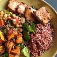 Vegan lunch bowl at Roots LaMarca in Madrid