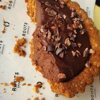 Tarta de chocolate vegana at Roots LaMarca in Madrid