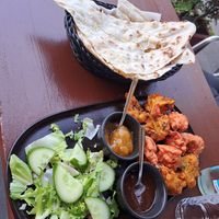 Pakuradeel voorgerecht met knoflooknaan at Ashirwad in Hamburg