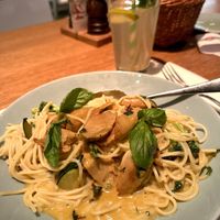 „SPAGHETTI CON POLLO AL COCCO“ (vegane) Hähnchenbrust, Broccoli, Zucchini, Koriander, Mango-Kokosmilchsauce  at Mama Trattoria - Winterhude in Hamburg