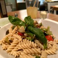 „SPIRELLI CON VERDURE"
Dinkel-Spirelli**, buntes Gemüse, frische Champignons, getrocknete Tomaten, Olivenöl, Knoblauch,
frische Kräuter  at Mama Trattoria - Winterhude in Hamburg