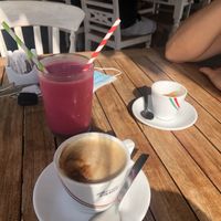 zumo of the day & cafe con almond leche at Mundo's in Tenerife