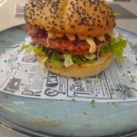 La hamburguesa vegana estaba espectacular! at Dedos in Tenerife