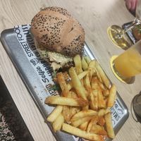 Vegan burger and spiced fries 🍔 🍟 at Dedos in Tenerife