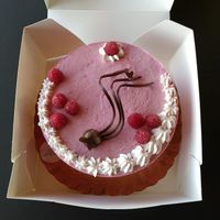 Beautiful surprise vegan bday cake by Karin at Sweet Retreat in Bern