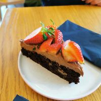 Schokoladenbananentorte mit Erdbeeren at Veganika in Ljubljana