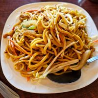 Stir fries veggie chicken chow mein at Garden Fresh in Mountain View