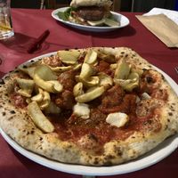 Vegan pizza with meatballs, wedges and bolognese sauce at Frankie's in Sorrento