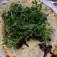 truffle-mushroom pizza with vegan cheese at Frankie's in Sorrento