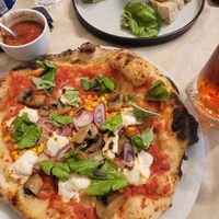 Pizza and buschetta at Frankie's in Sorrento