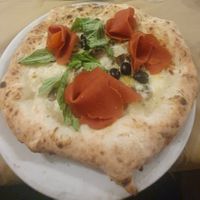 ALFREDO IN LONDON: VEGAN ALFREDO, VEGAN CHEESE, GARLIC, MUSHROOMS & BLACK OLIVES (added vegan ham) at Frankie's in Sorrento