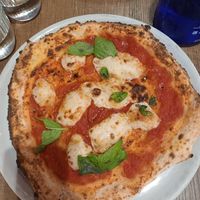 Vegan margarita pizza at Frankie's in Sorrento