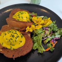 Benedict eeg with ham at Flow Specialty Coffee Bar & Bistro in Budapest