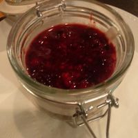 Quero quero com doce de frutos vermelhos at Sailorman and Friends in Povoa De Varzim
