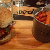 Hamburger Sargaço com batata doce at Sailorman and Friends in Povoa De Varzim