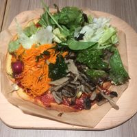 Pizza with fresh vegetables at M's Table in Yokohama