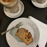 Apfel-Walnuss-Kuchen (vegan)  at Das Möbel Café  in Vienna