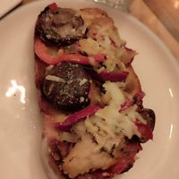 Tosta vegana con heura ,champiñones,pimiento y queso  at XES in Ourense