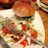 Slightly warm burger with no dressing at The Red Lion in Coventry