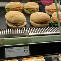 boule falafel & plant-based crunchy chicken at backWERK - Petersstrasse in Leipzig