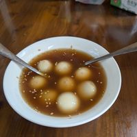 Black sesame glutinous rice balls in syrup at Su Shan Mian 素山面素食 - 雅仕苑店 in Chengdu