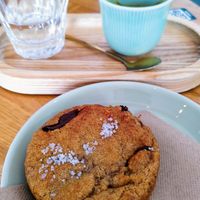 Vegan cookie and coffee at Nomade in Paris
