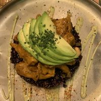Curry de heura y aguacate con arroz negro salvaje🥰 at Avocado Love in Madrid