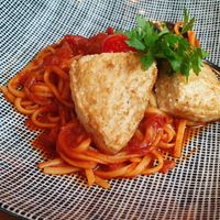 Tagliatelle with paprika tomato sauce with vegan chicken at Wilma Wunder in Dusseldorf