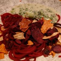 Rote-Bete-Spaghetti mit Edamame-Gemüse-Sauce at Wilma Wunder in Dusseldorf