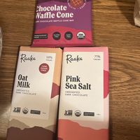 Just a few of the sweet treats I have left…the pink sea salt cocoa originates in the Dominican Republic and the oat milk comes from Uganda! Very yummy 🫶 #Veganuary at Raaka Chocolate in Brooklyn
