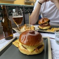 Hamburguesa vegana con queso vegano  at Tintoreria Hamburgueseria in Ribes De Freser