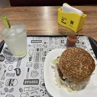 Limonada e burgao 🍔   at Novos Veganos - Pinheiros in Sao Paulo