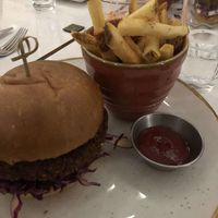 Burger et frites (23$) at Bistro Tendresse in Montreal