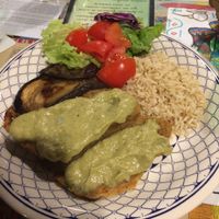 seitan frito con arroz y ensalada, con crema de brócoli at Casa da Horta in Porto