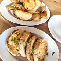 Frittierte Aubergine und Garlic Bread at Taverna Babis in Crete