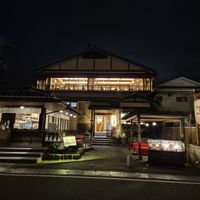 The house, door in the middle, tables 2. Floor (stairs) at Saga Tofu Ine (Main Branch) 嵯峨とうふ 稲 本店 in Kyoto
