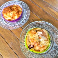 Banana cake and apple cake at Molybagert Végétale Normandie  in Trouville-sur-mer