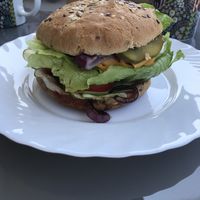 Vegan burger  at Molybagert Végétale Normandie  in Trouville-sur-mer