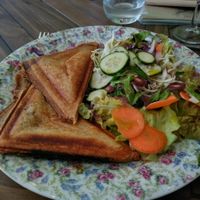 Croque frawmage et charcuterie végétale at Molybagert Végétale Normandie  in Trouville-sur-mer