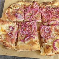 Pinsa carbonara at Palette in Torremolinos
