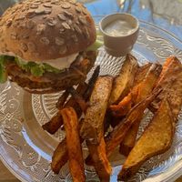 Vegan burger at Why Not Us Coffee in Marseille