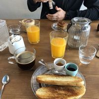 2 breakfast options at Why Not Us Coffee in Marseille