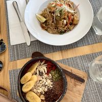 Pad Thai (made vegan) and açai bowl at House Brew Cafe in Boracay