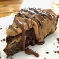 Cuca de banana, chocolate e doce de leite de castanha   at Urbã Cozinha Vegana in Sao Paulo