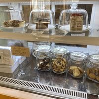 Pastry case   at Hanmin's 한민이의 in Busan