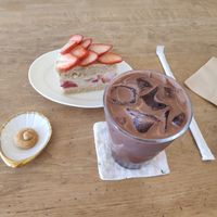 Strawberry cake with an iced cocoa at Hanmin's 한민이의 in Busan