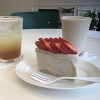 Plum ade, banana and date smoothie, strawberry cream cake (seasonal) at Hanmin's 한민이의 in Busan