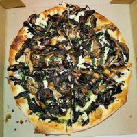 mushroom pizza at Radis in Montreal