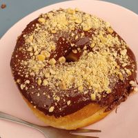 Heerlijke chocolade donut at COCO Donuts in Brussels