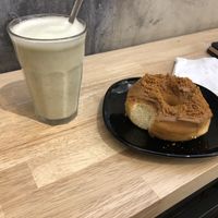 Matcha terrible et donut speculoos absolument délicieux  at COCO Donuts in Brussels